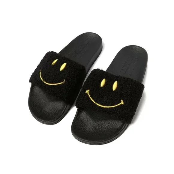chinatown market | Shoes | New Chinatown Market Smiley Black  display picture 3